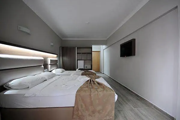 ホテル Adler マルマリス